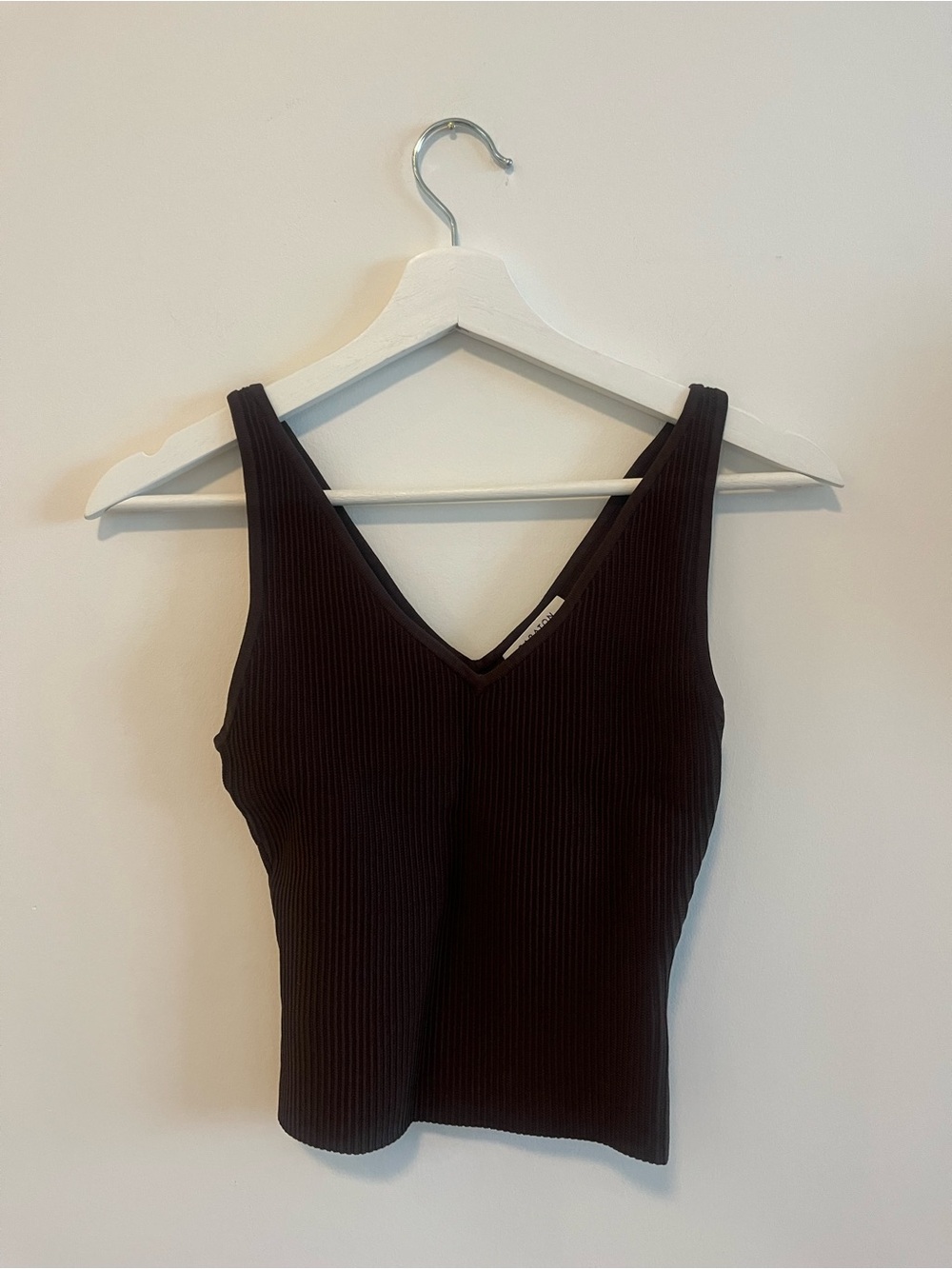 BABATON Contour Ribbed V-Neck Top - Dark Brown (Size: XS)